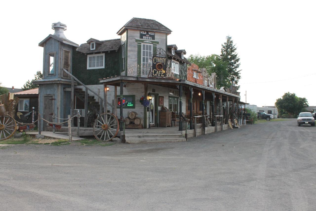 Black Bear Motel Davenport Exterior photo